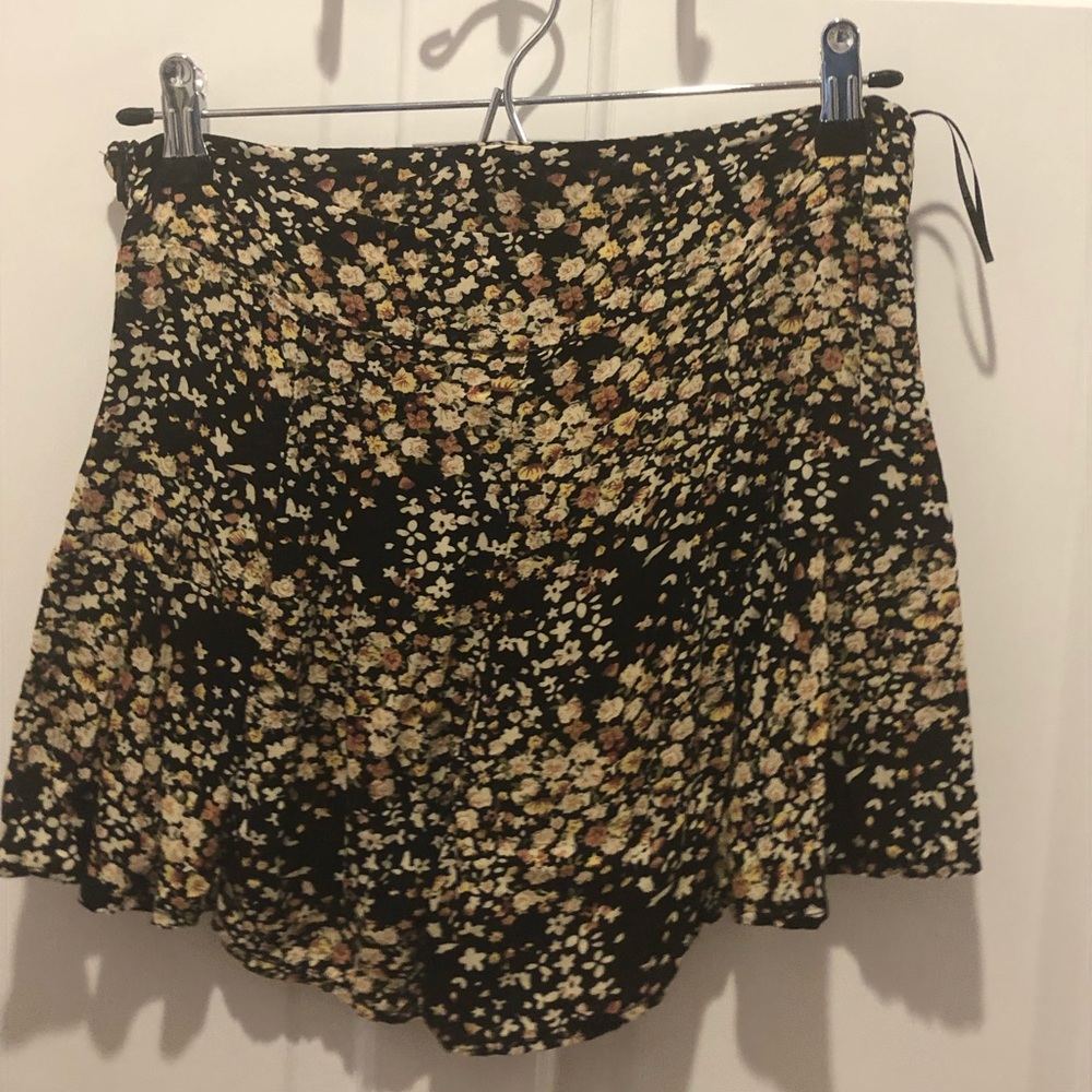 Connection 18 Floral Flowy Shorts
